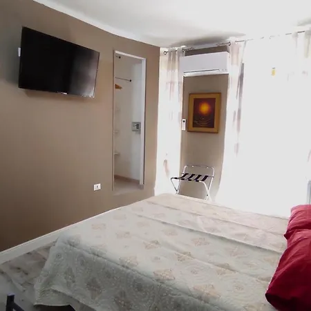 Yaki Domo Pensionat Cagliari