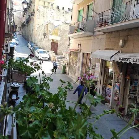 Yaki Domo Pensión Cagliari